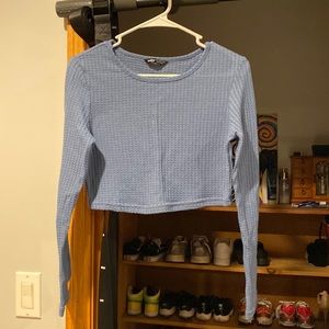 blue long sleeve crop top